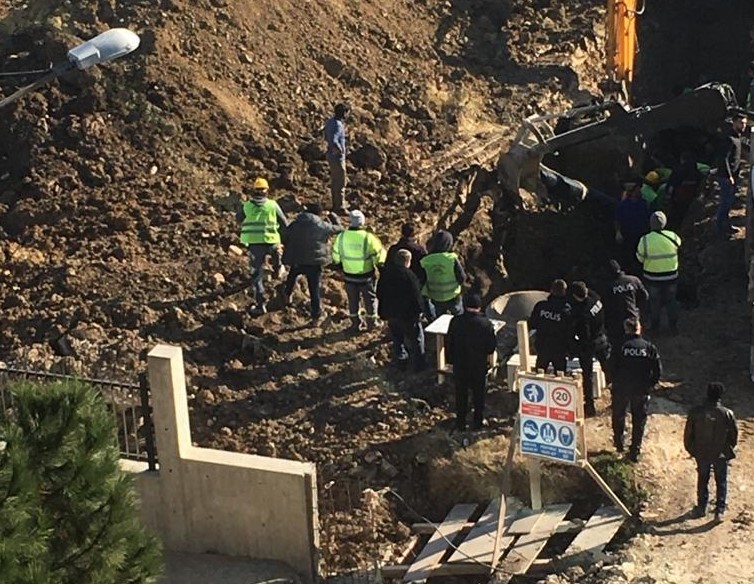 Lüleburgaz’da hastane inşaatında toprak kayması: 2 yaralı 