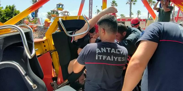 Lunaparkta korku dolu anlar! 2 çocuk yaralandı