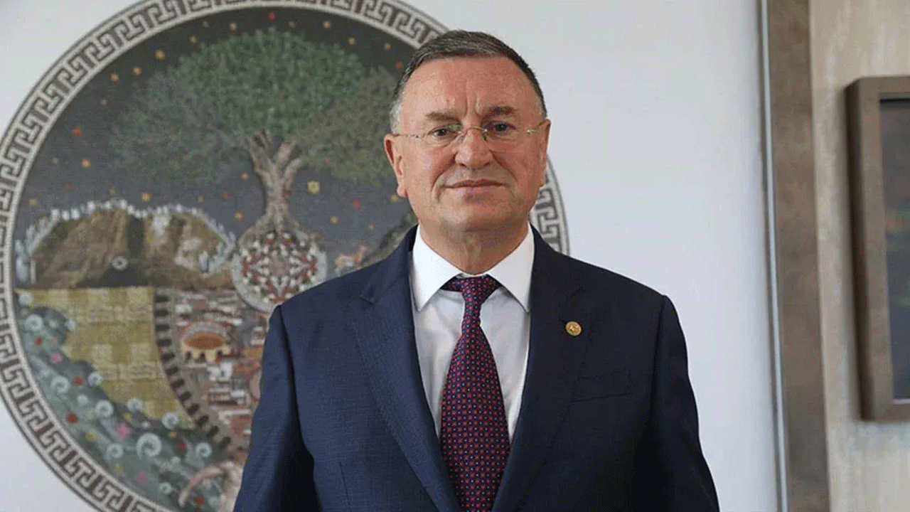 Lütfü Savaş CHP'den kovuldu