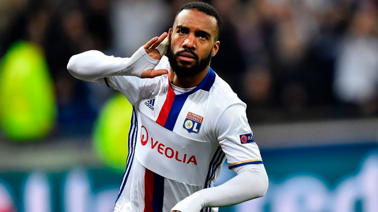 Lyon evinde Roma'yı dağıttı! 4-2