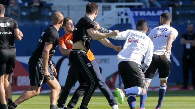 Lyon maçında ötürü ceza yağdı!