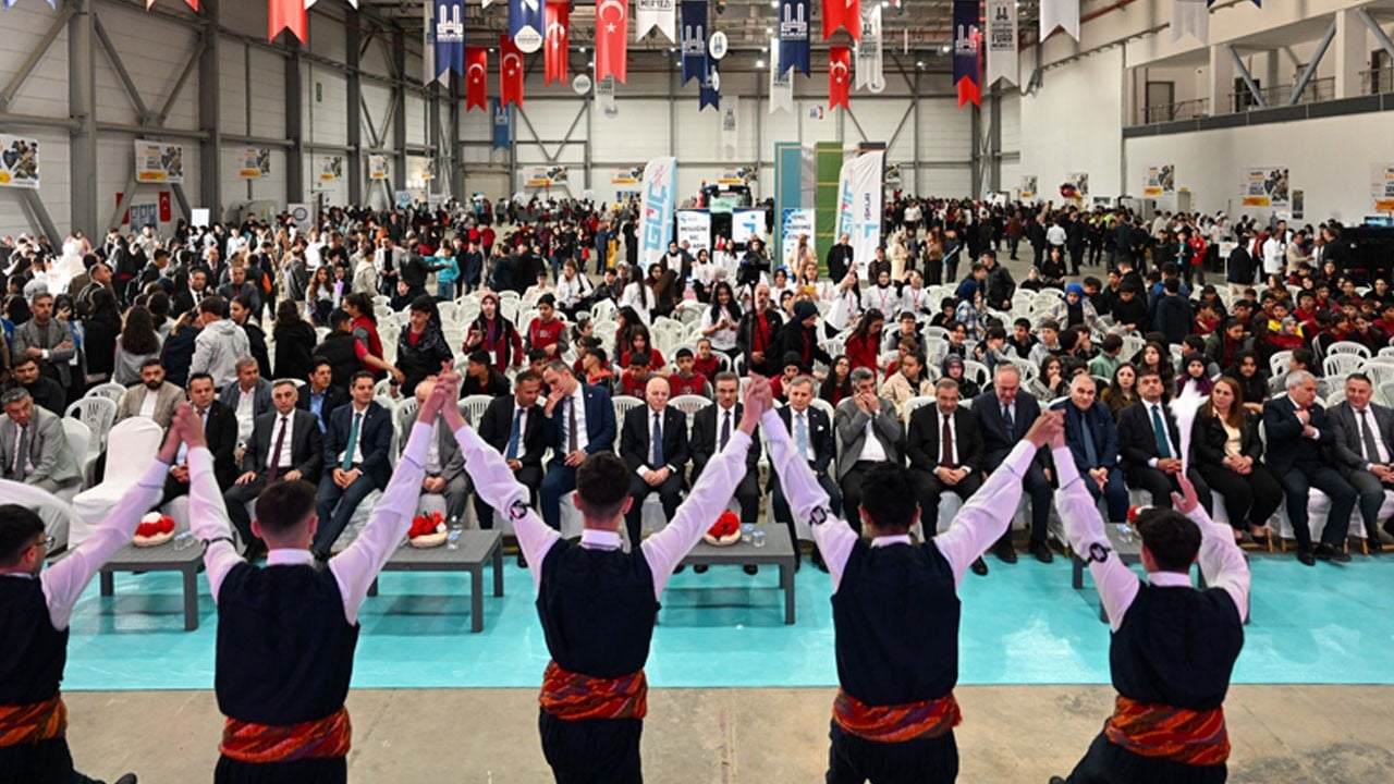 ‘Maarifin kalbinde marifetli gençlik’ mesleki ve teknik eğitim fuarı başladı