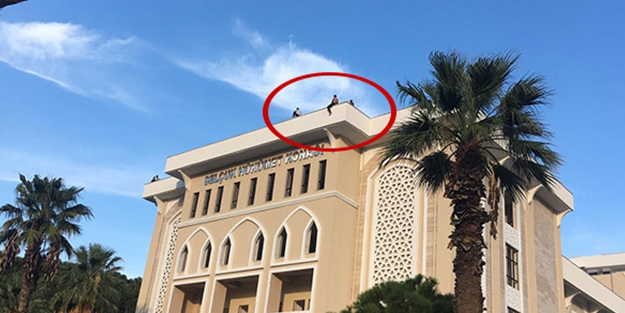 Maaşlarını alamayan işçiler bakın ne yaptı