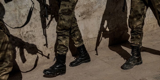 Maaşlarını alamayan BAE destekli birlikler askerlerle çatıştı