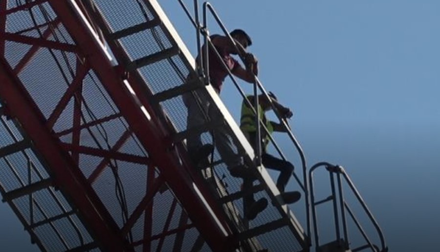 Maaşlarını alamayan işçiler oraya çıkarak eylem yaptılar!