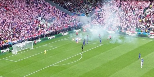 Çek Cumhuriyeti-Hırvatistan maçında rezalet!