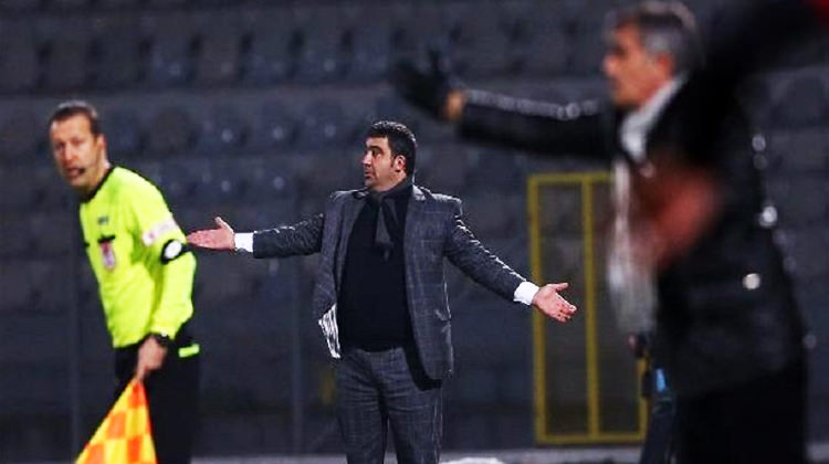 Maç öncesi Şenol ve Ümit Özat...