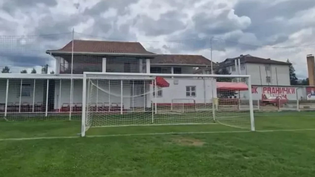 Maç sırasında sahaya yıldırım düştü!