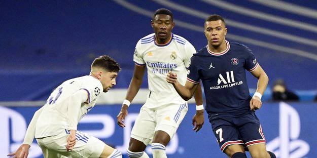 Maç sonu hakem odasını bastı: 