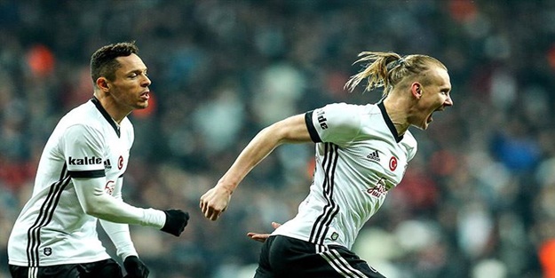 Maç sonu Vodafone Park'ta Fenerbahçe'ye şarkılı gönderme! 'Mini mini bir kuş...'