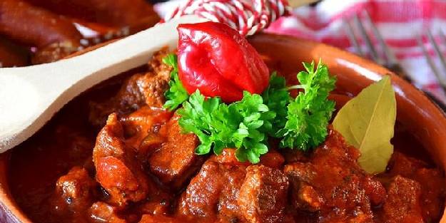 Macar gulaş tarifi, nasıl yapılır? Macar gulaş nedir?