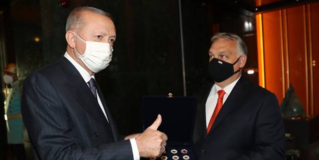 Macaristan Başbakanı Türkiye'ye teslim etti! O kare güne damga vurdu