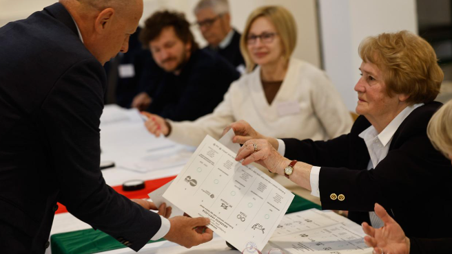 Macaristan’da hesap vakti: Orban’ın on altı yıllık kalesi sarsılıyor mu?