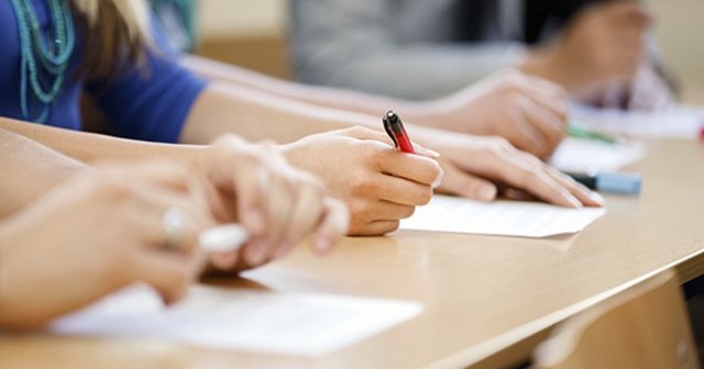 Macaristan'da öğretmenler iş bıraktı