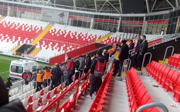 Maçın heyecanına dayanamadı! Tribünde gelen ölüm