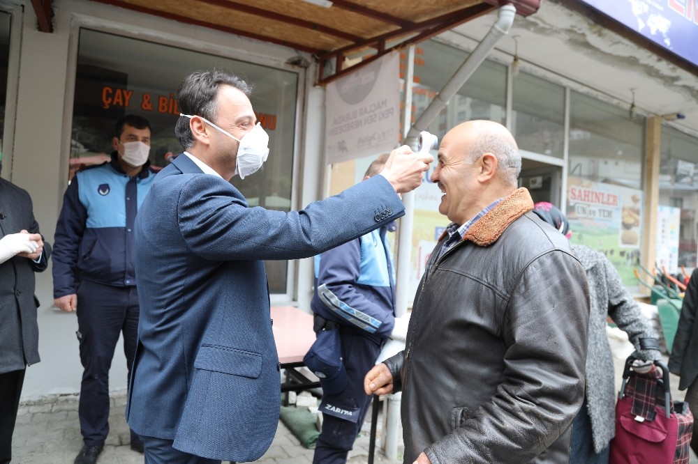 Maçka Belediye Başkanı Koçhan’dan ateş ölçer ve maskeli pazar denetimi 