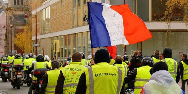 Macron için kabus yeniden başladı! Sokaklara indiler