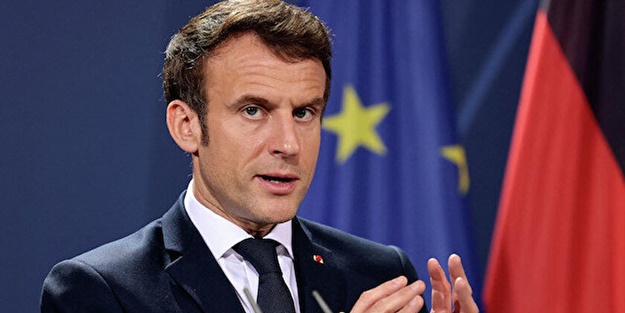 Macron'a afişli isyan! Fransızlar ayaklandı