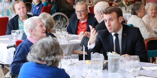 Macron'dan 'koronavirüs' çözümü: Yaşlıları ziyaretten kaçının