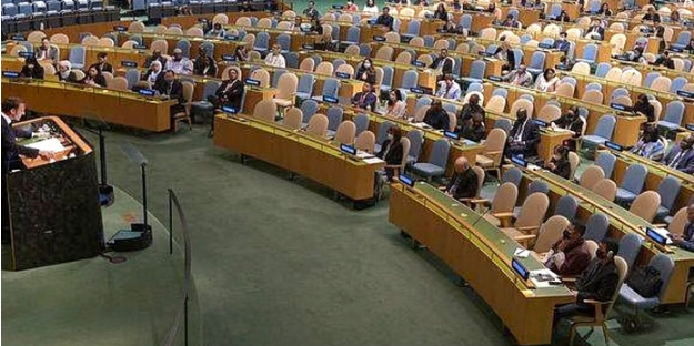 Macron'un düştüğü hale bak! Boş koltuklara ses yükseltti...