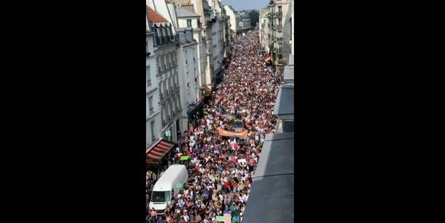 Macron'un 'zorunlu aşı' ve 'sağlık kartı' kararı sonrası Fransa'da sokaklar karıştı! 2 aşı merkezine saldırı!