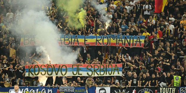 Maçta 'Kosova Sırbistan'ındır' pankartı açtılar