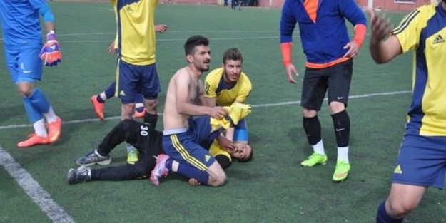 Maçta ortalık savaş alanına döndü!