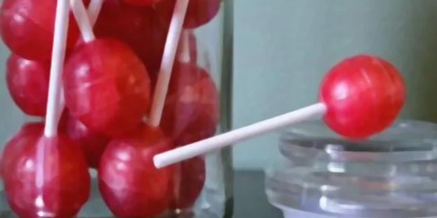 Madagaskarlı bakan, 2 milyon dolarlık lolipop nedeniyle görevden alındı