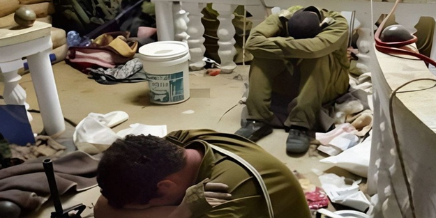 Madalyayı hak ediyor... Psikolojisi bozulan İsrail askeri kendi birliğini taradı!