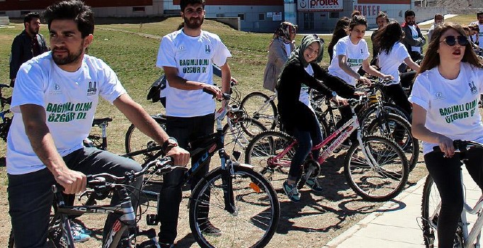 Madde bağımlılığına karşı pedal çevirdiler