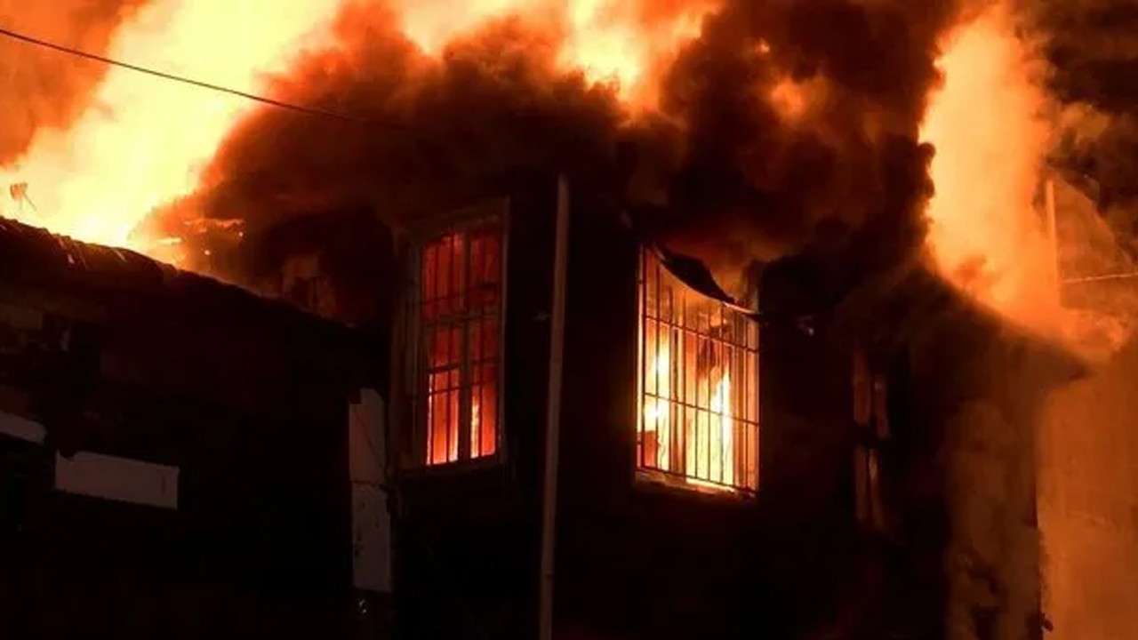 Madde bağımlısı adam evini ateşe verdi