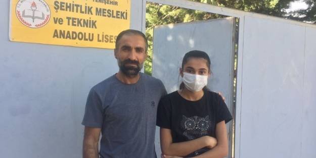 Maddi durumu nedeniyle üniforma alamayan öğrenci, müdür tarafından okula alınmadı