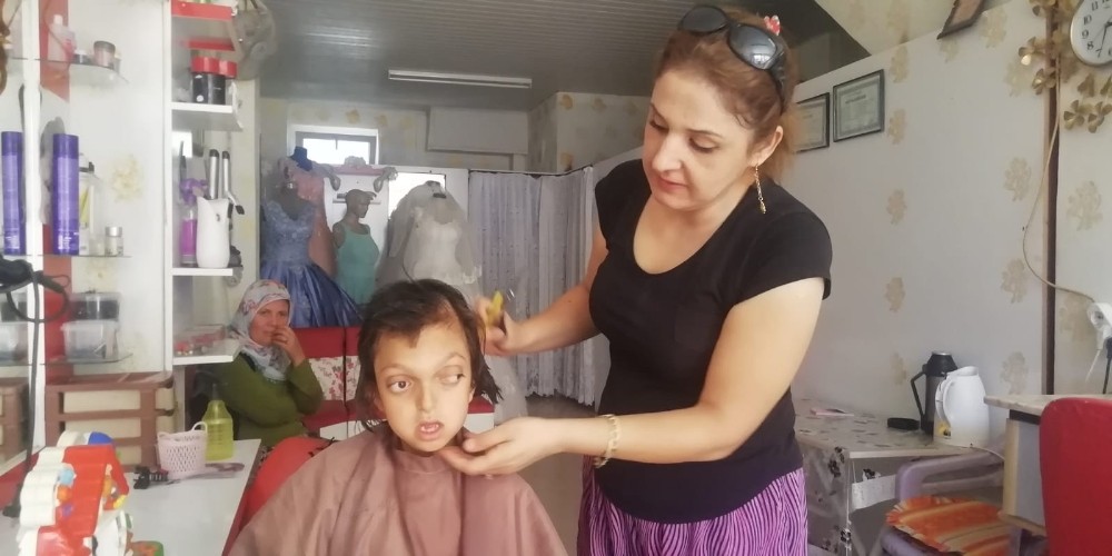 Maddi durumu zayıf öğrencilere ücretsiz saç kesimi 