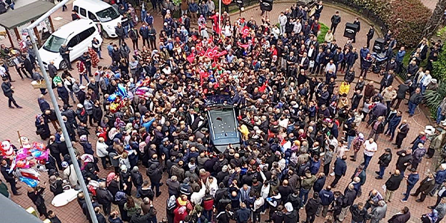 ‘Made in USA’ yazsaydı böyle olmazdı! CHP’den TOGG’u beğenen halka hakaret!