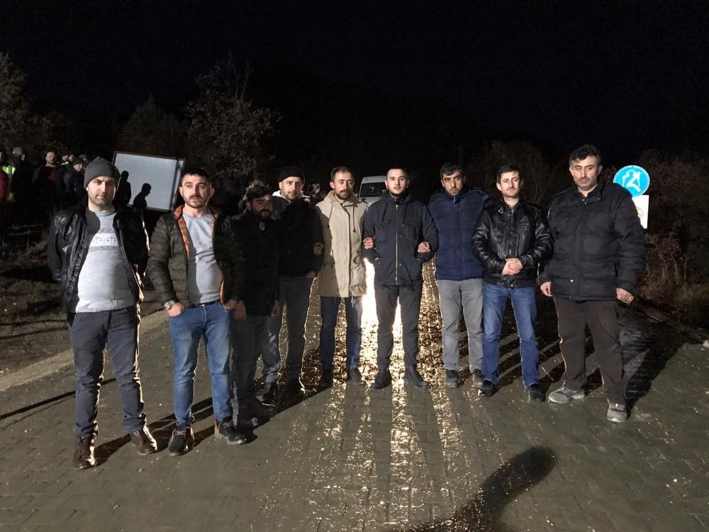 Maden işçileri, arkadaşları işten çıkartıldığı gerekçesiyle greve başladı 