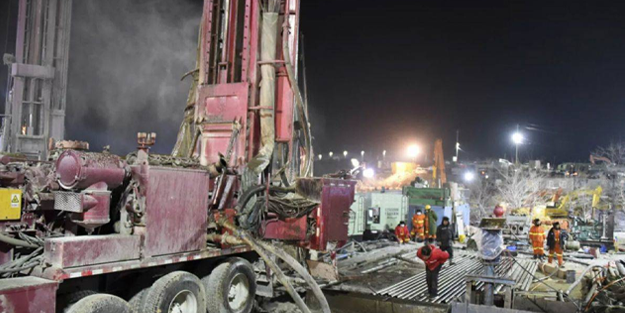 Maden ocağı çöktü! 50 işçi mahsur kaldı