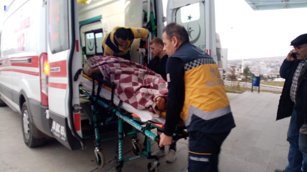 Maden ocağında hafriyat kamyonun devrildi: 1 yaralı 