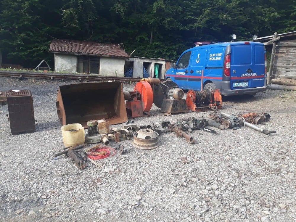 Maden ocağından hırsızlık yapan zanlılar jandarmadan kaçamadı 