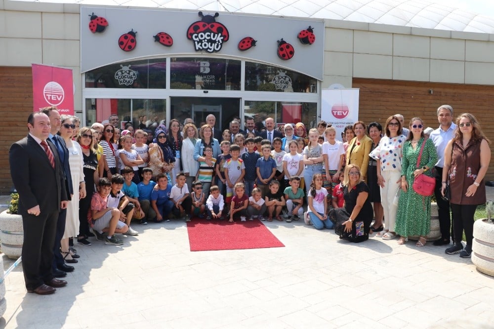 Maden şehitlerinin çocuklarının yüzü güldü 