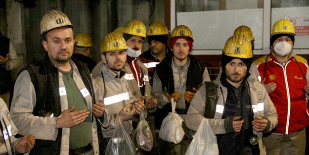 Madenciler Çanakkale şehitleri için dua etti