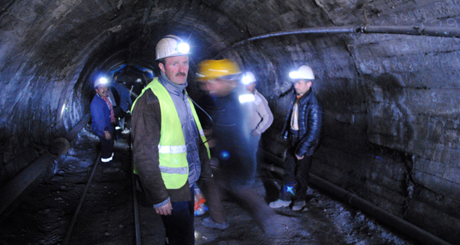 Madenciler yer altında eylem başlattı