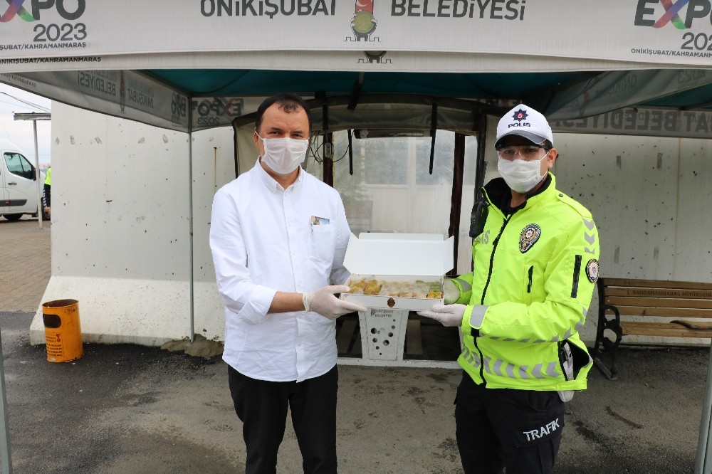 MADO’dan polislere tatlı ikramı 