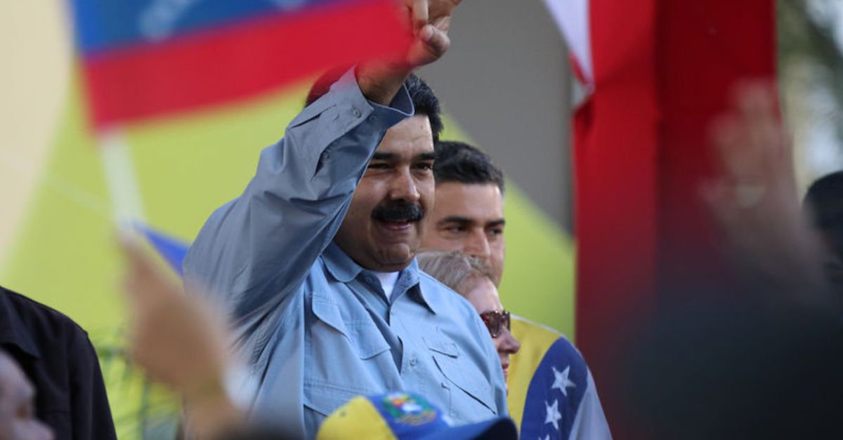 Maduro destekçileri ile Bolivar Meydanı'nda buluştu... 'Trump diyalog sürecini baltalamak istiyor'