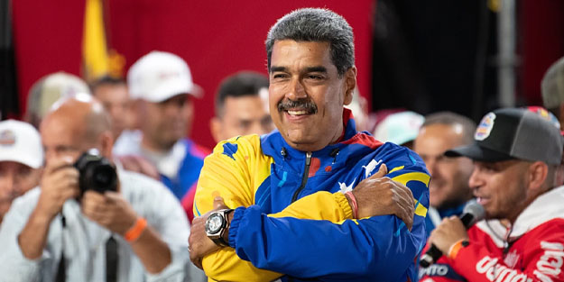 Maduro, Ulusal Seçim Konseyinden mazbatasını aldı
