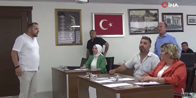 Mafya mısınız hayırdır? İYİ Partili Başkanın arkadaşı meclisi bastı