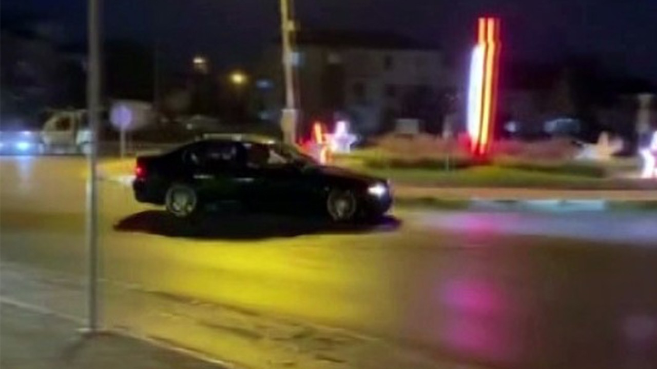 Magandaya gereken ceza verildi! Şehrin göbeğinde bakın nasıl drift attı