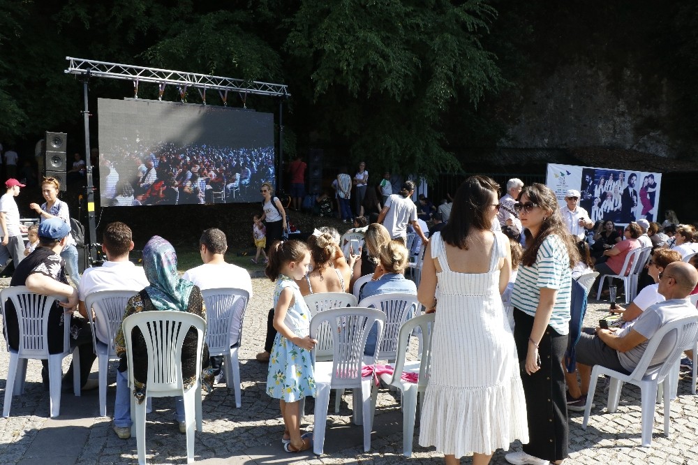 Mağarada müzik ziyafeti 