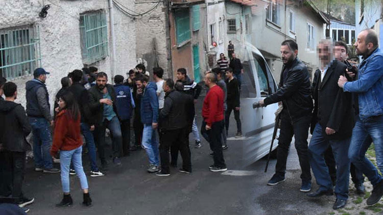 Mahalle karıştı! Top oynayan çocuklara sinirlendi, dehşet saçtı