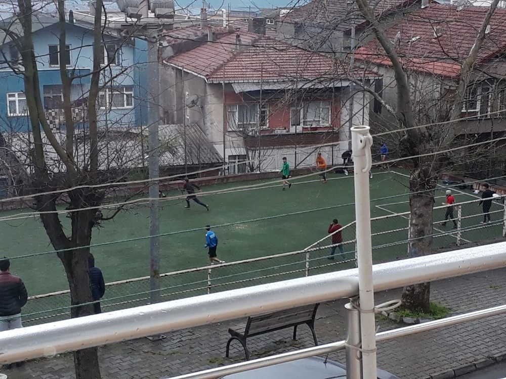 Mahalle maçı yapan grubu polis engelledi 