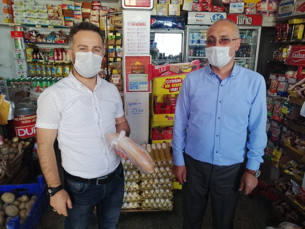 Mahalle muhtarından örnek davranış 